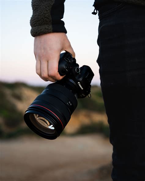 Review: Canon RF 28-70mm f/2 L USM mirrorless zoom lens | MPB