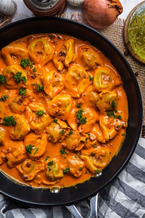 Tortellini mit Käse Schinken Soße - FeedMeDaily | Recipe | Food ...