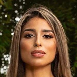 9 Hot Sexy Melanie Garces Bikini Pics