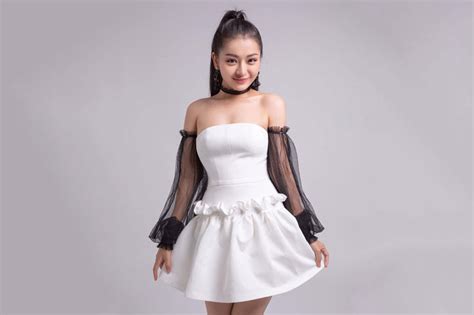 V P T A Ti U Ti N N C A Hot Girl Di N Vi N V Ng T U T P Ch Doanh Nghi P Vi T Nam