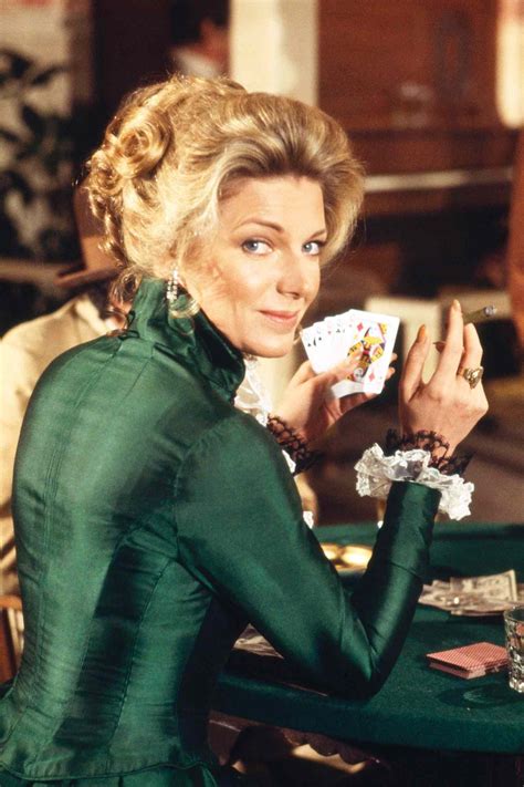 'Castle' star Susan Sullivan gives cancer update, lymphoma is 'muted'