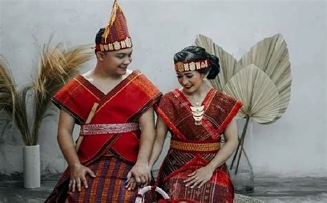 jenis ulos  adat batak toba punya makna  mendalam