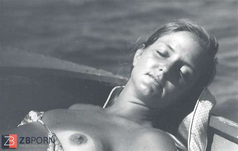 Kaykay Demonstrates Her Muff ZB Porn