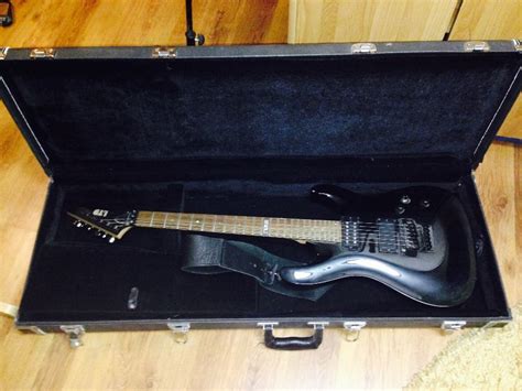 Муз. набор: электрогитара, комбик, педали, кейс, подставка, шнуры.: 32 ...