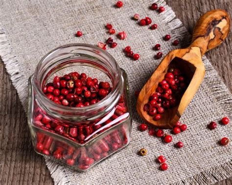 What Are Whole Peppercorns & How To Use Them In Recipes