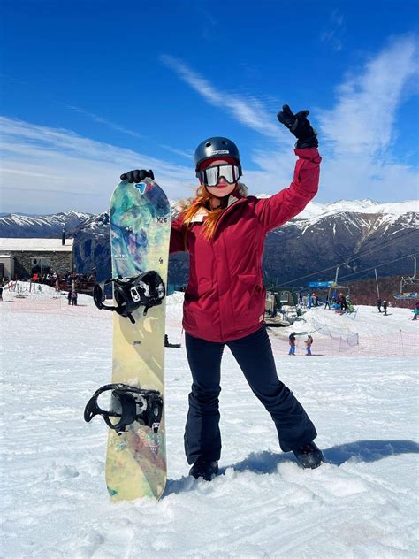 Prestes a estrear no SBT, Duda Monet curte férias na Argentina e