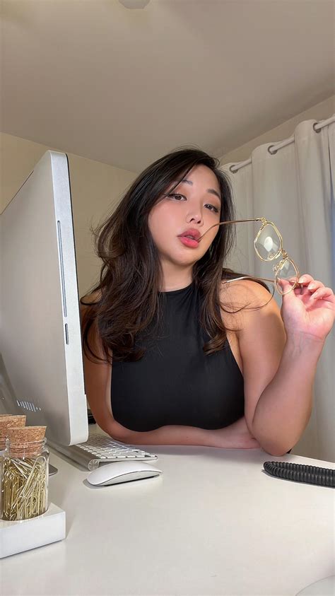 Is it a lil cold or just me? 🥶 . . . #secretary #officelady #officelook