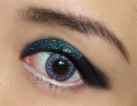 Makeup Tutorial: Rock ‘n Roll Glitter Eye Makeup | Eye makeup, Eye ...