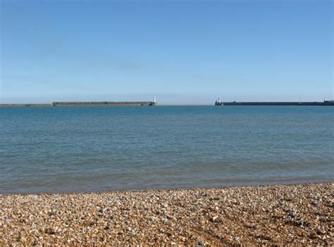 Dover Harbour Beach, Kent, England :: British Beaches