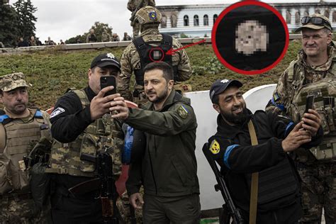 Зеленский опубликовал фото украинского военного с символикой СС на ...
