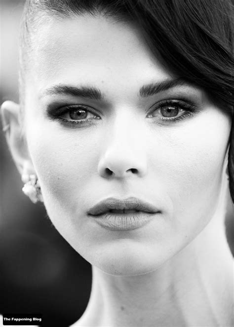 Georgia Fowler Flashes Her Nude Tits The Screening Of Elvis During The 75th Cannes Film