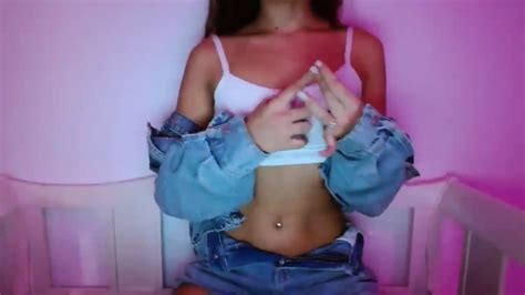 Super Slim Booty And Busty Hot Babe Teasing Show