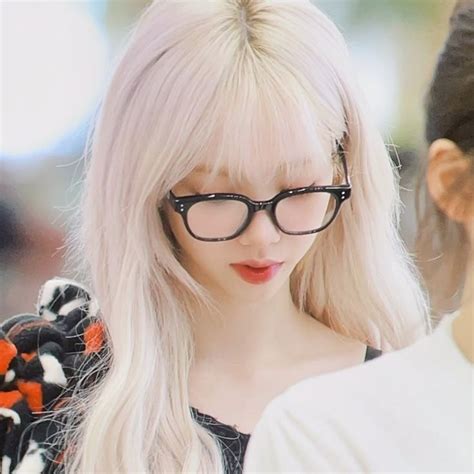 Karina Aespa Icons Lq Pfp Cute Fansite At Airport Blonde Hair Dump Photo Selebritas Gambar