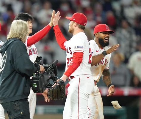 大谷翔平、今年もいたずらナインと攻防戦、チョップも1発 カンビンの観たい撮りたい伝えたい Mlbコラム写真ニュース 日刊スポーツ