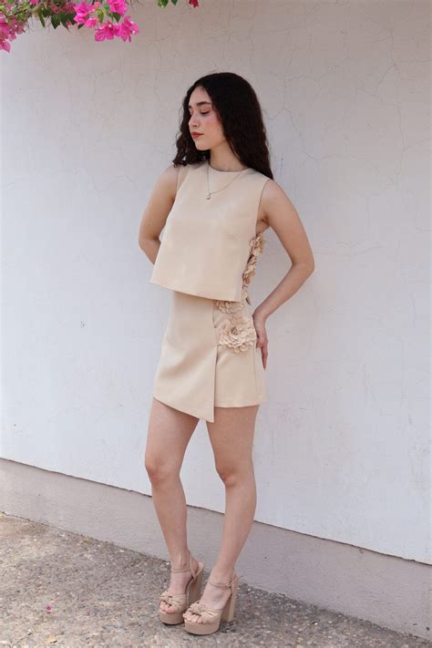 Set Nude De Falda Con Detalles De Flores Ana Lindas Boutique