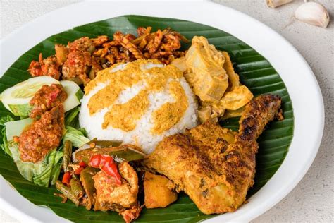 lauk nasi padang populer  nikmat ternyata tidak  rendang