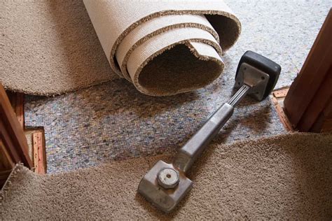 How To Lay Carpet Without A Knee Kicker - uooz.com