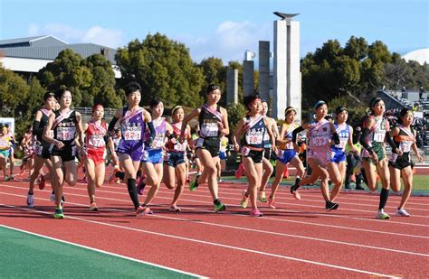 優勝候補の神村学園にアクシデント 1区中継所前で失速 高校駅伝女子 毎日新聞