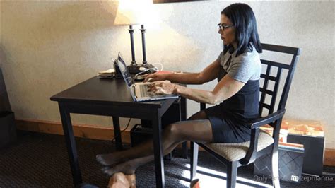 Goddess Zephy Shut Up And Smell My Feet Loser Fetish Hot Femdom