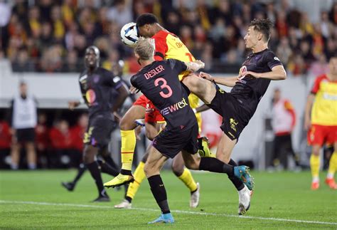 Lens vence Toulouse na abertura da rodada do Francês e se aproxima do