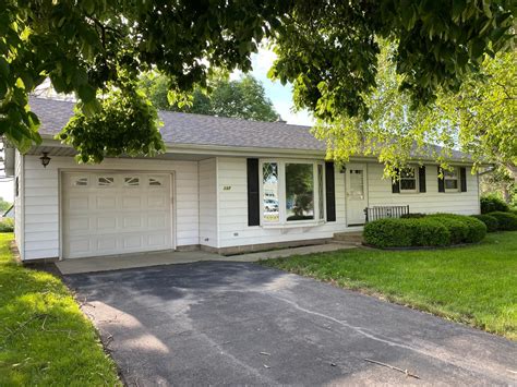137 Warren St, Beaver Dam, WI 53916 - See Est. Value, Schools & More