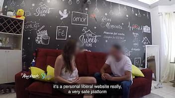 Hot Wife Thay Ksada Was Recognized By The Delivery Man And Chosen To Come In And Let Him Suck