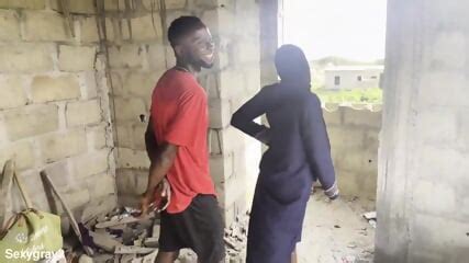 Xvideos Sexygray A Fait Descendre Son Ingenieur Dans Un Batiment Inacheve Hd Mp