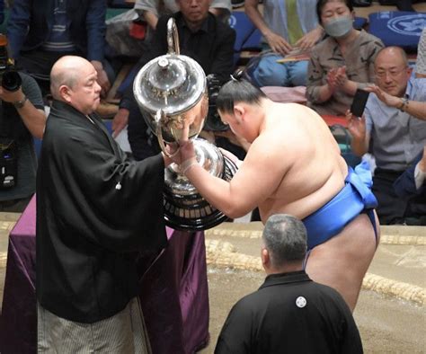 【大相撲夏場所】新小結・大の里が史上最速で初優勝。3連続三賞も受賞。 Fpdの映画スクラップ貼