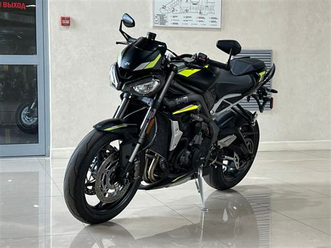 Купить б у Triumph Street Triple инжектор 6 передач в Москве чёрный naked bike 2021 года на