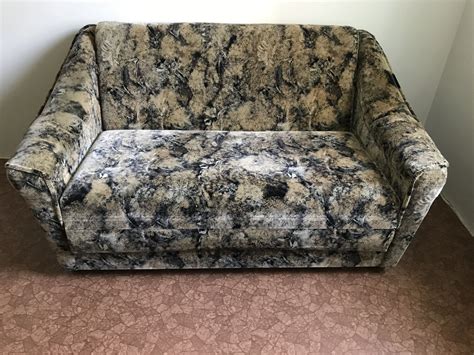 Продам диван.