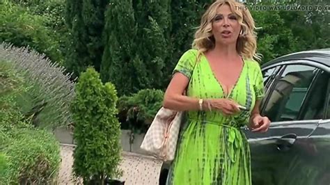 BUSTY FAMOUS ITALIAN MILF Porn Videos