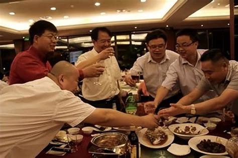 不会喝酒参加酒局要注意什么？会看会听，远比会喝更重要 知乎