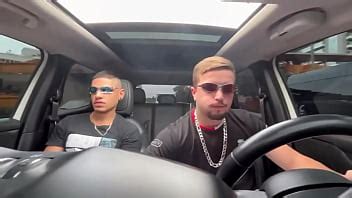 Me llevó un amigo y terminó comiéndome en el auto y corriéndose en mi cara Gratis XVIDEOS