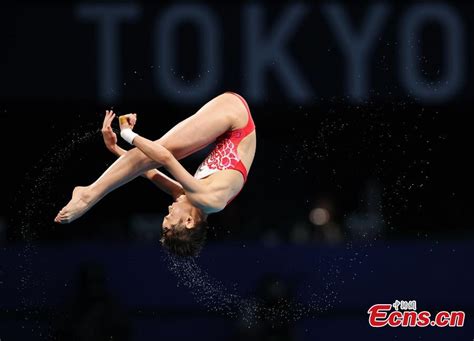 14-year-old Chinese diver Quan Hongchan wins gold in women's 10-meter ...