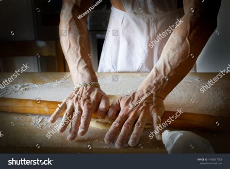 Muscular Man Naked Torso His Apron Stock Photo 1400617553 Shutterstock