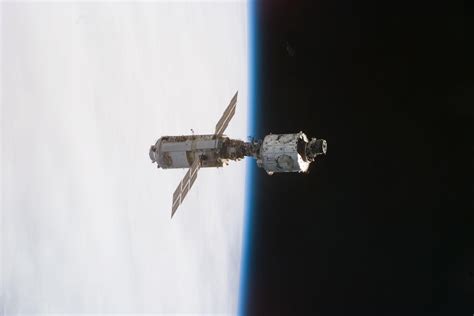 25 Years Ago: The First Pieces of the International Space Station. : r