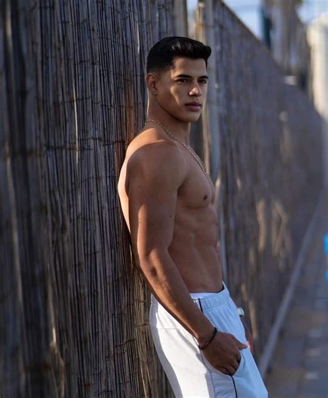 Hot Dudes Good Mood On Twitter RT Hardbodyphotos1