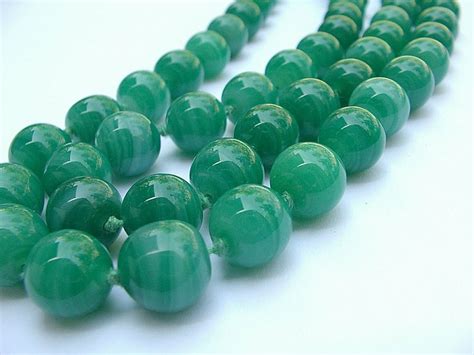 Нефрит — все о камне, фото, свойства, месторождения, кому подходит ...