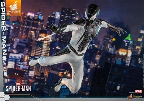 Hot Toys VGM 36 Marvels Spider Man Negative Suit Hot Toys Complete