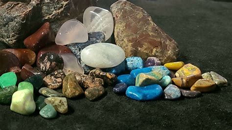 Why Do Rocks Have Different Colors? (The How and The Why!) - Rock Seeker