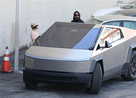 Bianca Censori Shows Off Her Nude Boobs In LA Photos PinayFlixx Mega Leaks