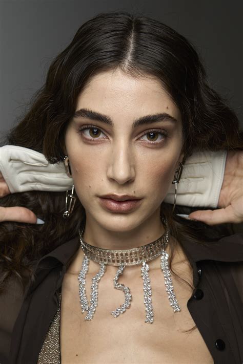 Najlepsze Pomadki O G Bokim Odcieniu Nude Na Jesie Viva Pl