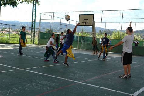 Educação Fisica E Esporte - Seja com esportes, jogos ou brincadeiras, atividade física deve ser ...