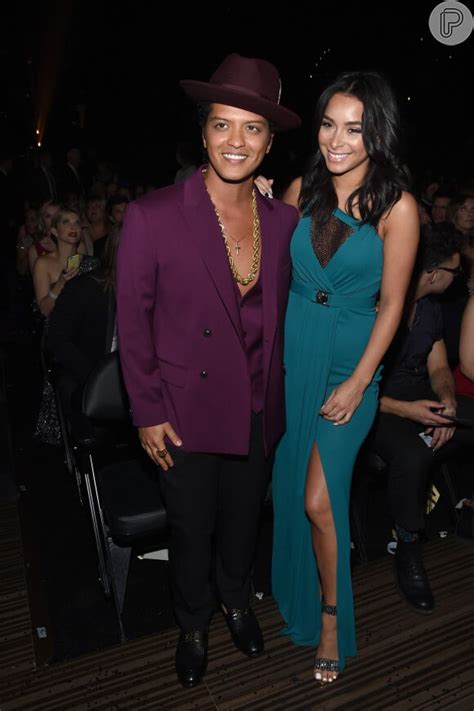 Bruno Mars quem é a namorada do cantor que conquistou os brasileiros