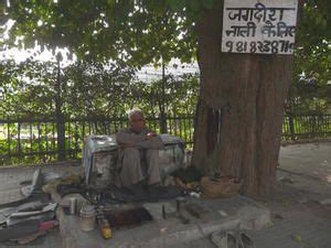 Les Petits Metiers De La Rue En Inde Victor Association