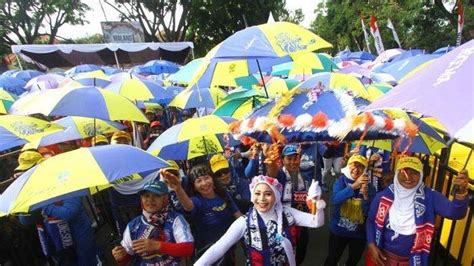 Kota Malang Pecahkan Rekor Muri Senam Sambil Pakai Payung Halaman All