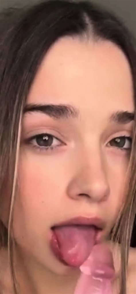 Girl Pretty Dildo Blowjob And Kiss