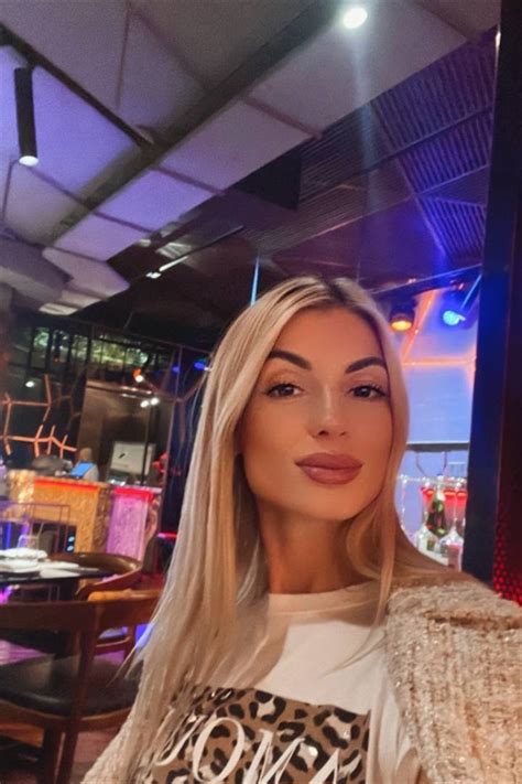 Beautiful Irina Y O From Miami With Blonde Hair Id Ladadate