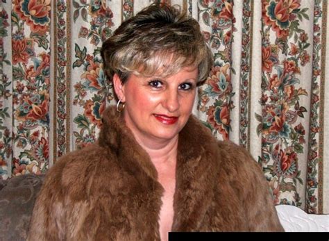 Amateur Mature Milf Short Hair O X Porn Pic