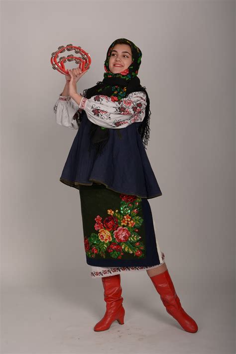 Костюм украинский женский 3